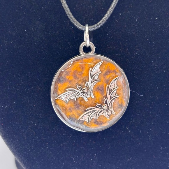 Bat Pendant Halloween Goth Punk - Picture 4 of 4